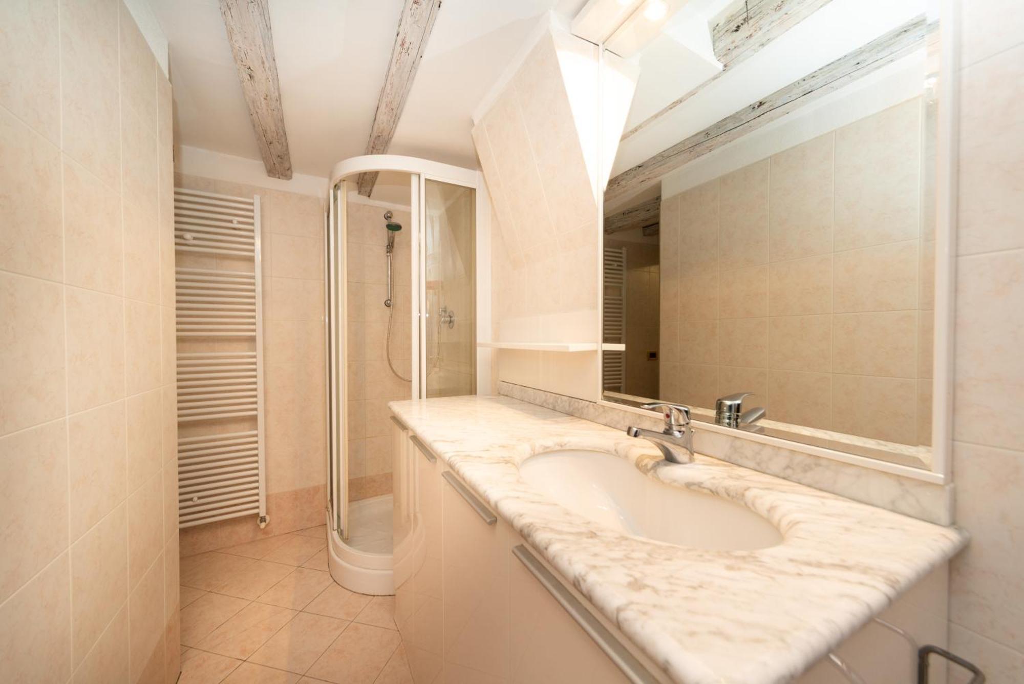 Heart Of White House Rialto Wi-fi 1gbs Venecia